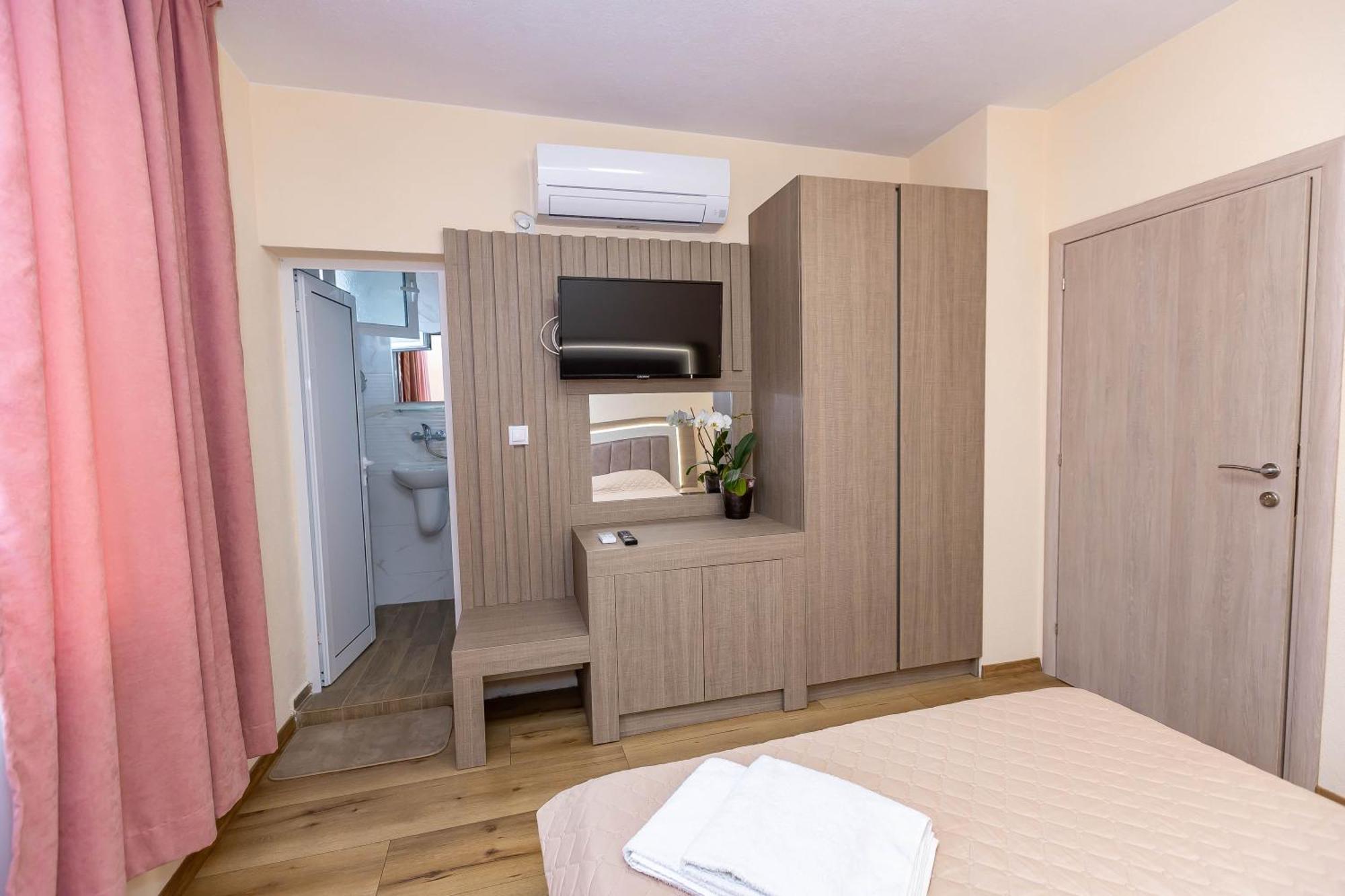 Guest house Family Ambrozia 2*